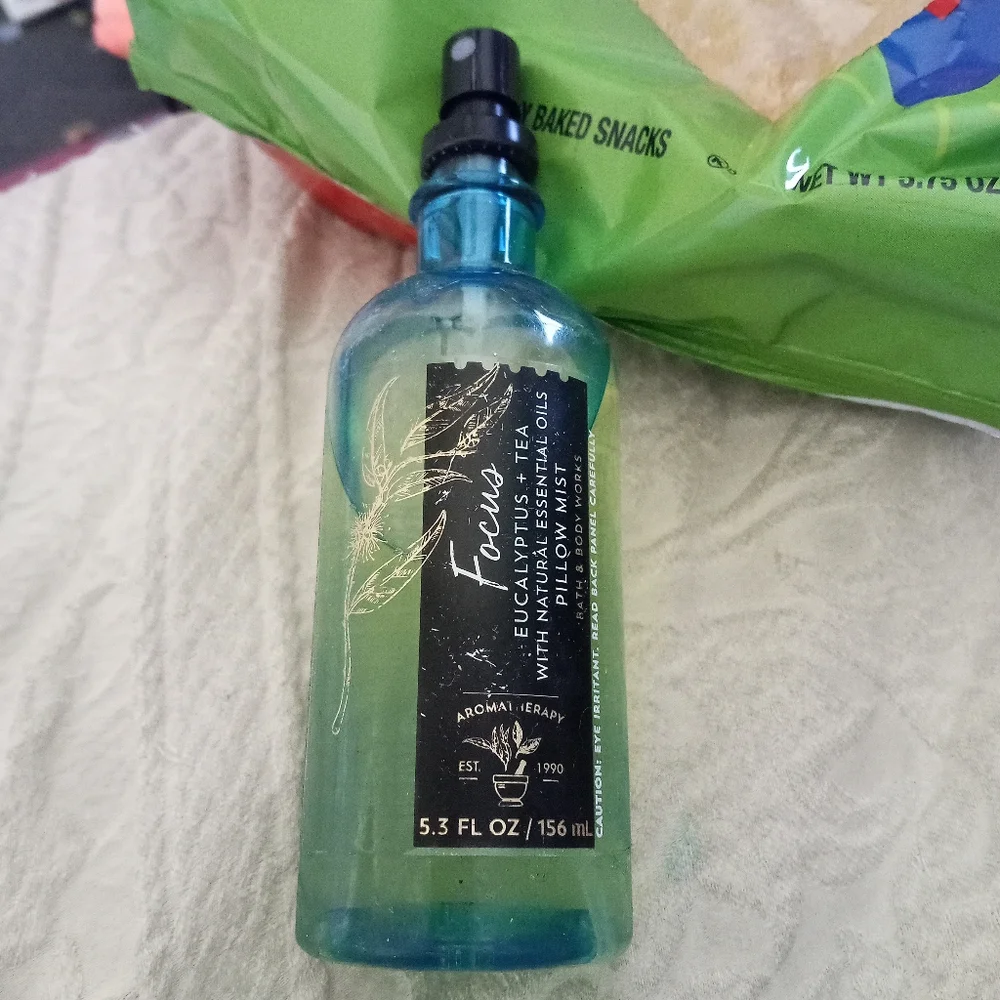 Bath & Body Works pillow mist eucalyptus + tea FOCUS